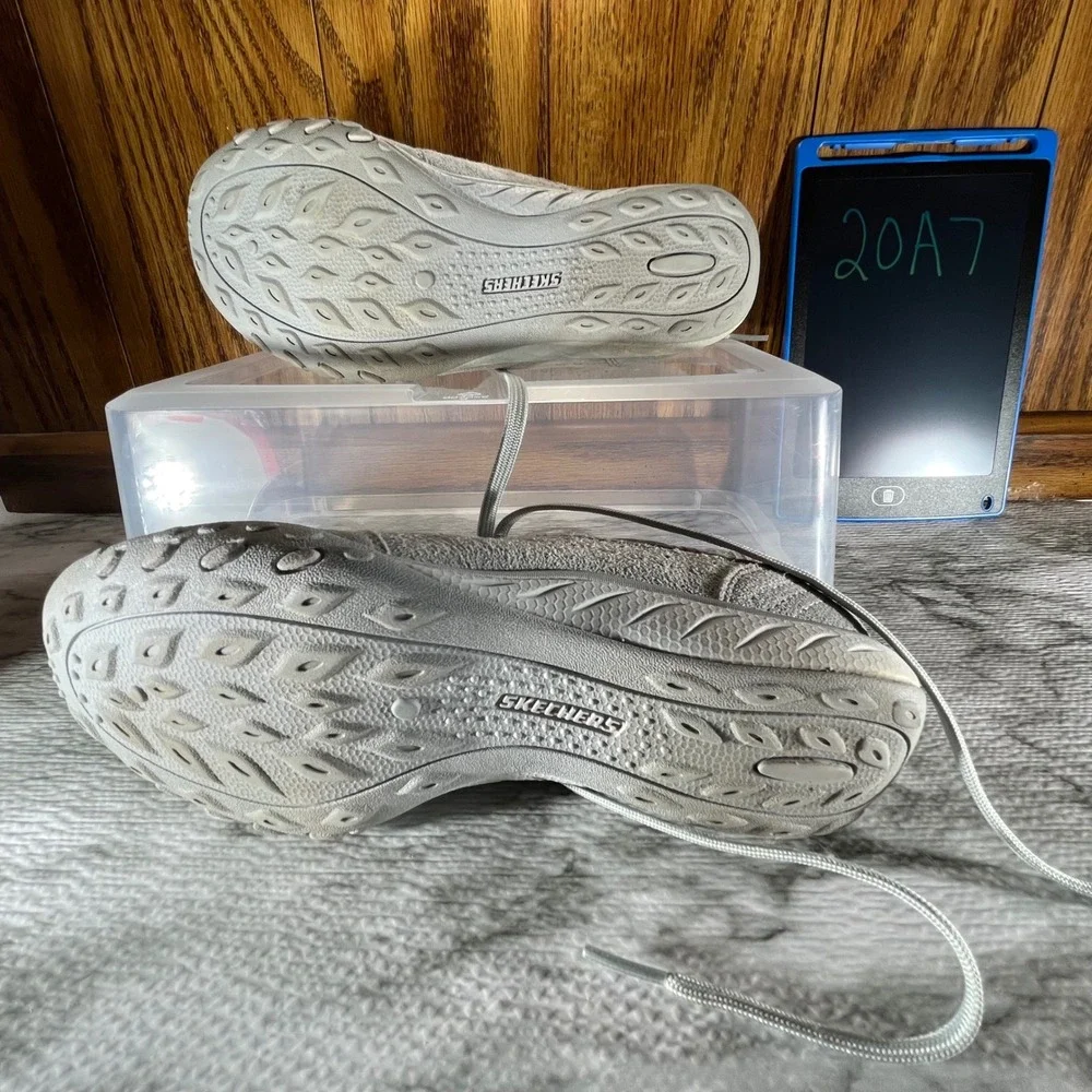 Skechers Relaxed Fit Memory‎ Foam Gray Walking Shoes Size 8.5 Comfort Cushioned
